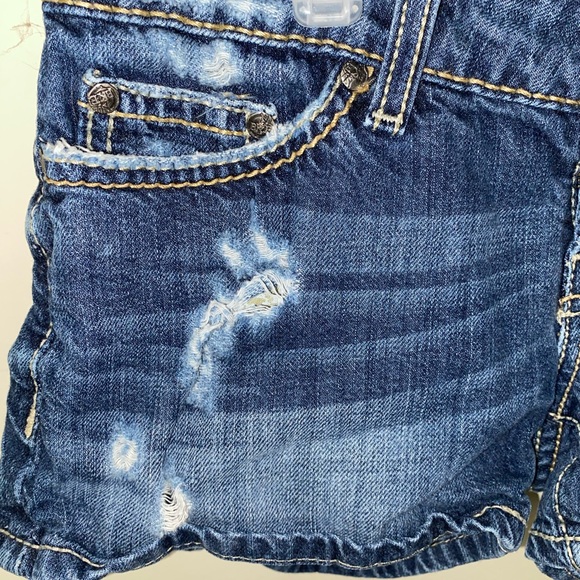 Women’s-Jr. BKE Stella Distressed Blue Jean Shorts - Picture 4 of 12